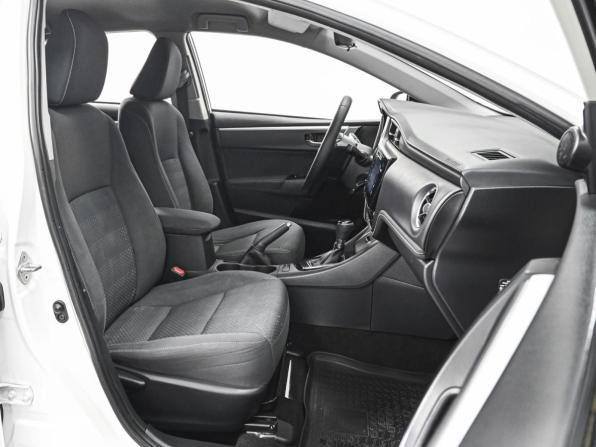 Toyota Corolla XI (E160 E170 E180) Рестайлинг 1 с пробегом 2018 года, цена 1 580 000 рублей, 119277 км, седан, Автокод Объявления