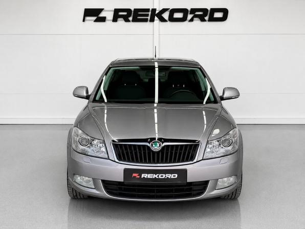 Skoda Octavia II (A5) Рестайлинг с пробегом 2012 года, цена 1 199 000 рублей, 168000 км, лифтбек, Автокод Объявления