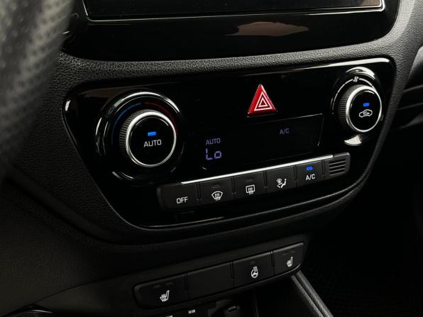 Hyundai Solaris II с пробегом 2017 года, цена 1 167 300 рублей, 137052 км, седан, Автокод Объявления