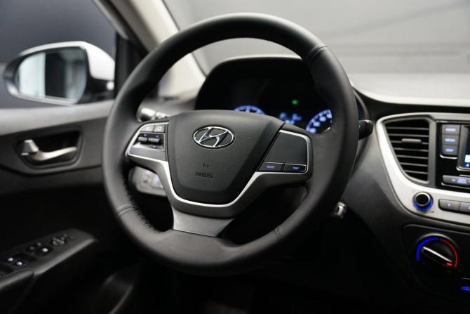 Hyundai Solaris II с пробегом 2018 года, цена 1 390 000 рублей, 120000 км, седан, Автокод Объявления