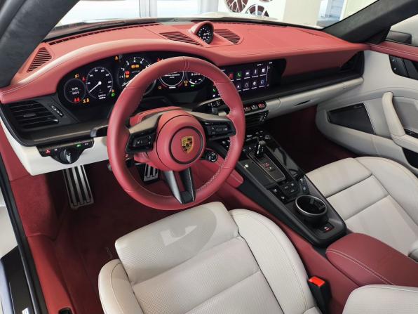 Porsche 911 VIII (992) с пробегом 2024 года, цена 22 575 000 рублей, 5442 км, купе, Автокод Объявления