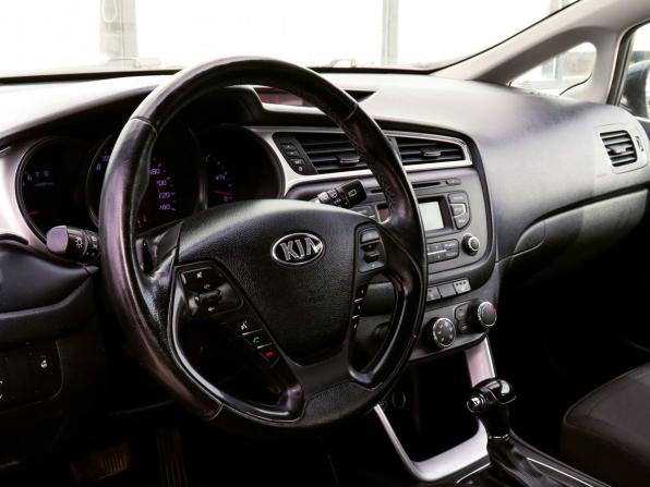 Kia Ceed II Рестайлинг с пробегом 2017 года, цена 1 248 000 рублей, 192138 км, хэтчбек, Автокод Объявления