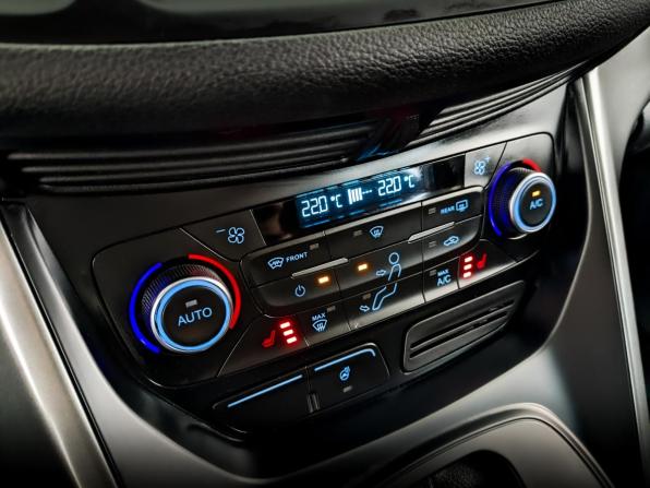 Ford Kuga II Рестайлинг с пробегом 2018 года, цена 1 670 000 рублей, 113971 км, внедорожник, Автокод Объявления
