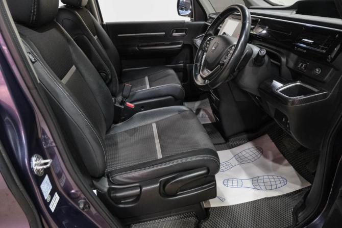 Honda Stepwgn V с пробегом 2015 года, цена 1 799 000 рублей, 132723 км, минивэн, Автокод Объявления
