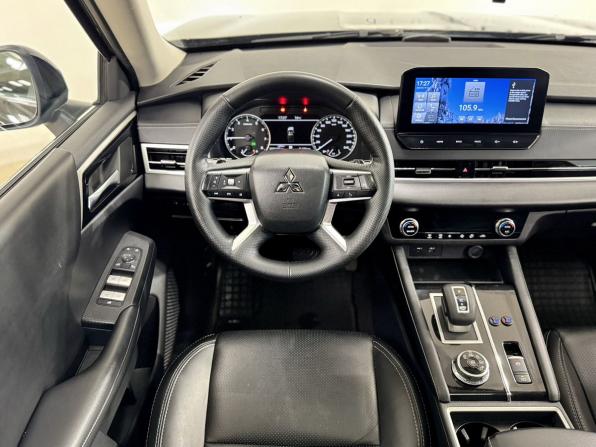 Mitsubishi Outlander IV с пробегом 2023 года, цена 3 500 000 рублей, 58103 км, внедорожник, Автокод Объявления