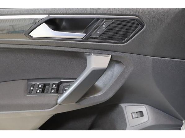 Volkswagen Tiguan II с пробегом 2019 года, цена 2 895 000 рублей, 123525 км, внедорожник, Автокод Объявления