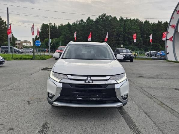 Mitsubishi Outlander III Рестайлинг 2 с пробегом 2018 года, цена 2 149 995 рублей, 109001 км, внедорожник, Автокод Объявления
