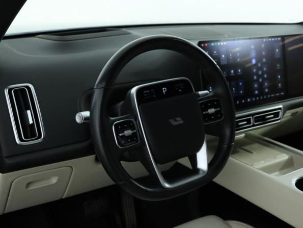 Li Auto (Lixiang) L9 I с пробегом 2023 года, цена 5 500 000 рублей, 92128 км, внедорожник, Автокод Объявления