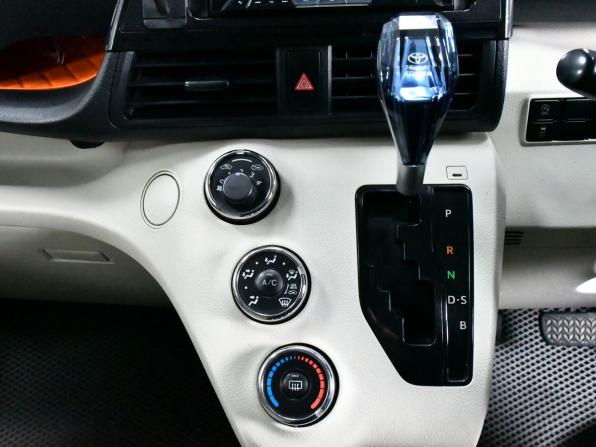 Toyota Sienta II с пробегом 2017 года, цена 1 255 000 рублей, 154715 км, компактвэн, Автокод Объявления