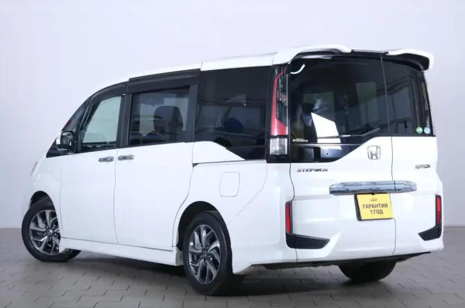 Honda Stepwgn V с пробегом 2015 года, цена 1 869 000 рублей, 102000 км, минивэн, Автокод Объявления