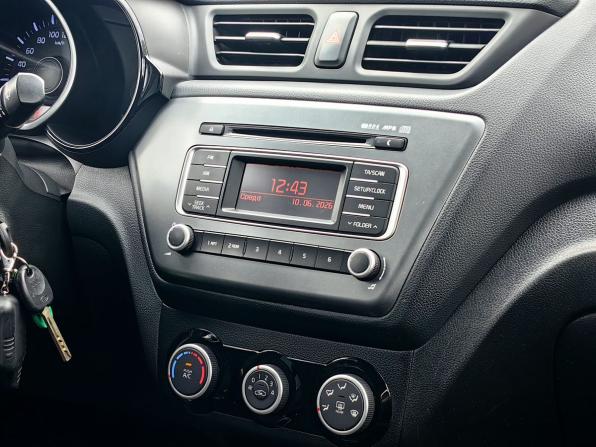 Kia Rio III Рестайлинг с пробегом 2015 года, цена 999 000 рублей, 150000 км, седан, Автокод Объявления