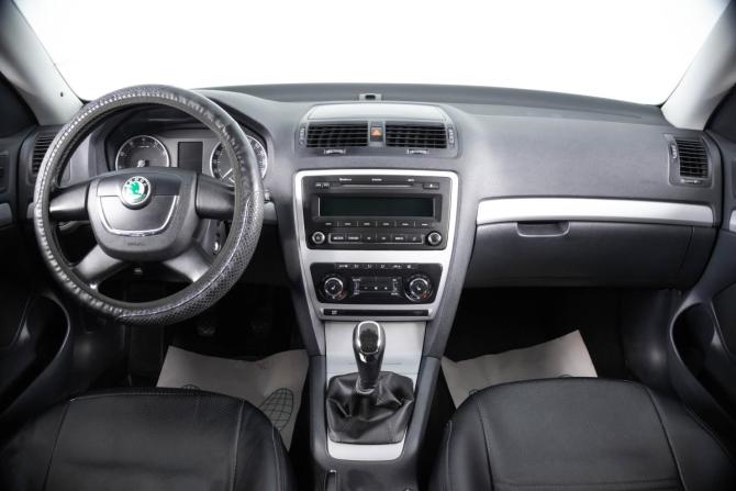 Skoda Octavia II (A5) Рестайлинг с пробегом 2013 года, цена 899 000 рублей, 281000 км, лифтбек, Автокод Объявления