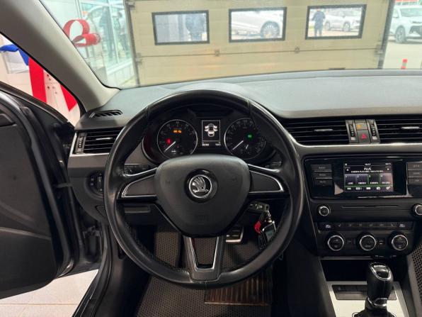 Skoda Octavia III (A7) с пробегом 2015 года, цена 890 000 рублей, 302355 км, лифтбек, Автокод Объявления