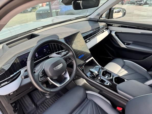 Geely Atlas II с пробегом 2024 года, цена 3 390 000 рублей, 3081 км, внедорожник, Автокод Объявления