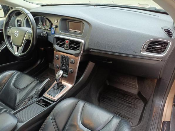 Volvo V40 Cross Country I с пробегом 2013 года, цена 949 000 рублей, 241480 км, хэтчбек, Автокод Объявления