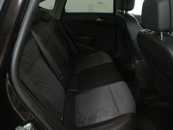 Opel Astra J Рестайлинг с пробегом 2014 года, цена 577 000 рублей, 144000 км, седан, Автокод Объявления