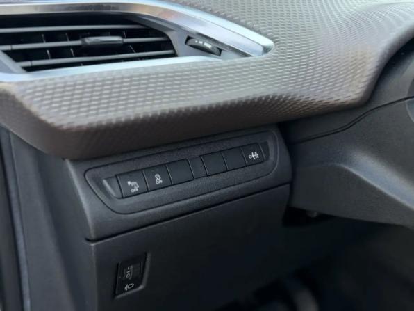 Peugeot 2008 I с пробегом 2014 года, цена 850 000 рублей, 113307 км, внедорожник, Автокод Объявления