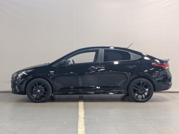 Hyundai Solaris II Рестайлинг с пробегом 2022 года, цена 1 730 000 рублей, 61441 км, седан, Автокод Объявления