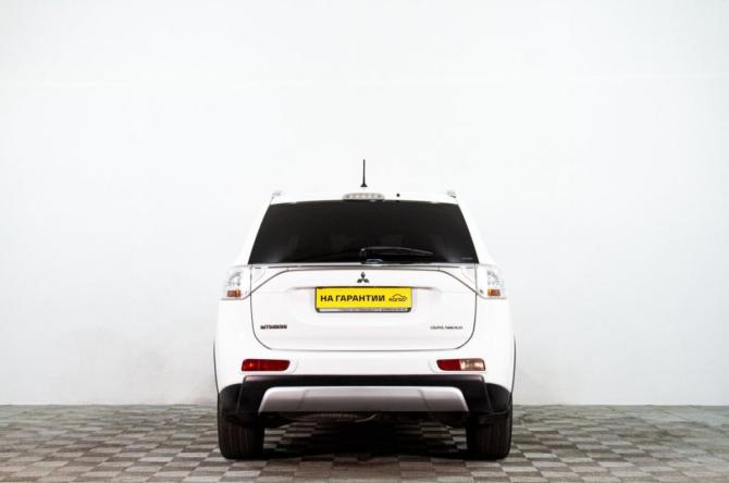 Mitsubishi Outlander III Рестайлинг с пробегом 2014 года, цена 1 849 000 рублей, 183000 км, внедорожник, Автокод Объявления