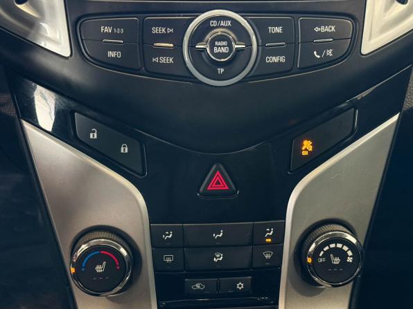 Chevrolet Cruze I Рестайлинг с пробегом 2012 года, цена 690 000 рублей, 269553 км, хэтчбек, Автокод Объявления