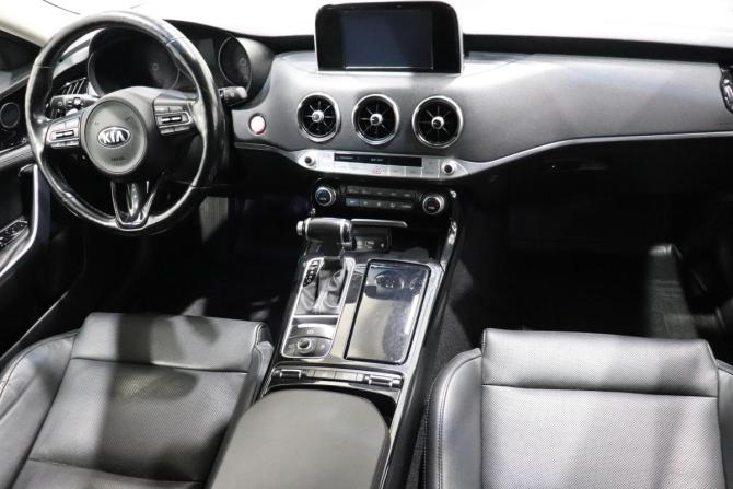 Kia Stinger I с пробегом 2018 года, цена 2 180 000 рублей, 141986 км, лифтбек, Автокод Объявления
