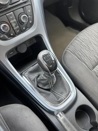 Opel Astra J Рестайлинг с пробегом 2013 года, цена 537 500 рублей, 175408 км, седан, Автокод Объявления
