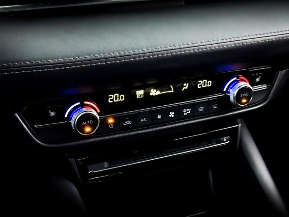 Mazda 6 III (GJ) Рестайлинг 2 с пробегом 2018 года, цена 2 450 000 рублей, 33808 км, седан, Автокод Объявления