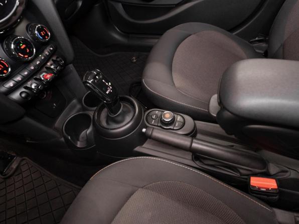 Mini Hatch III (F55/F56) Рестайлинг 2 с пробегом 2021 года, цена 2 500 000 рублей, 56427 км, хэтчбек, Автокод Объявления