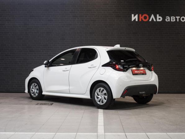 Toyota Yaris IV с пробегом 2020 года, цена 1 300 000 рублей, 93337 км, хэтчбек, Автокод Объявления