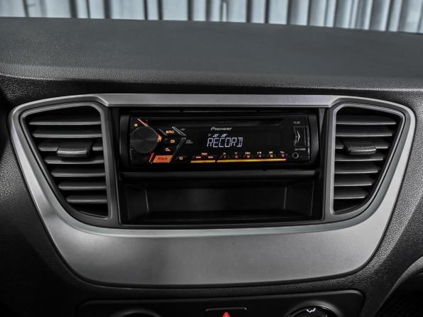 Hyundai Solaris II с пробегом 2018 года, цена 1 359 000 рублей, 51231 км, седан, Автокод Объявления