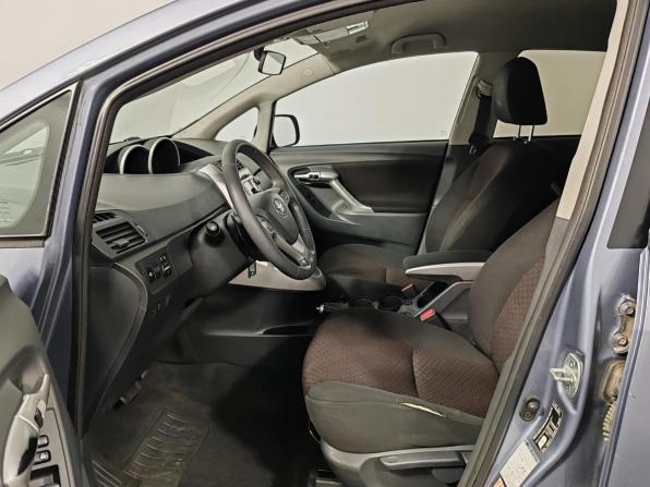 Toyota Verso I с пробегом 2011 года, цена 889 000 рублей, 274383 км, компактвэн, Автокод Объявления