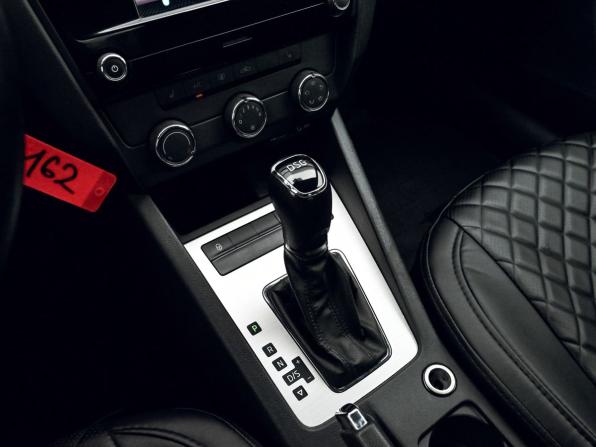 Skoda Octavia III (A7) Рестайлинг с пробегом 2017 года, цена 1 345 000 рублей, 180238 км, лифтбек, Автокод Объявления