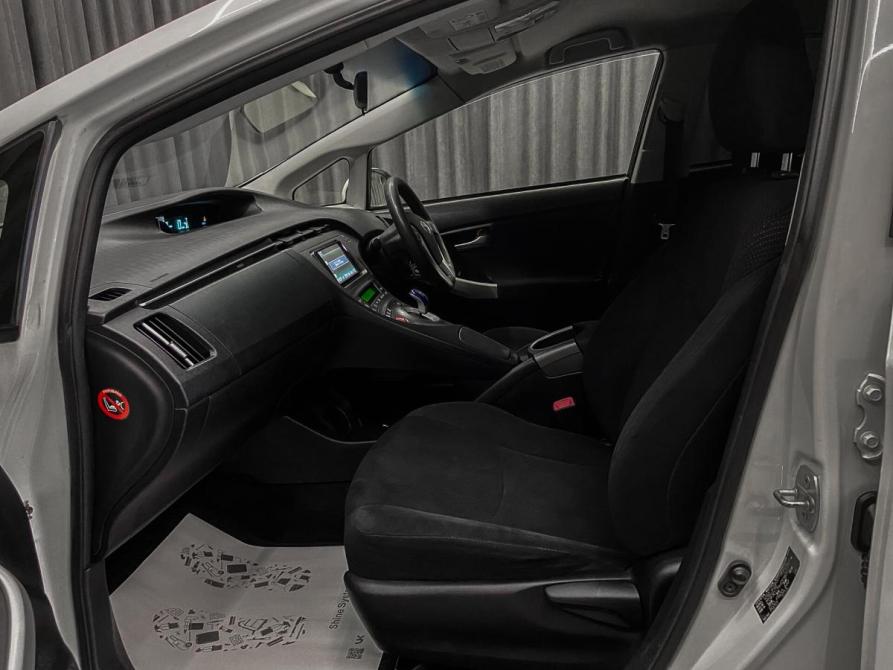 Toyota Prius III Рестайлинг (XW30) Красноярск  - изображение 12