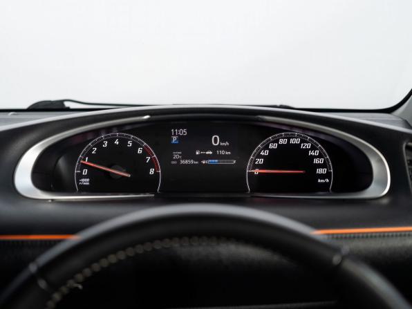 Toyota Sienta II Рестайлинг с пробегом 2021 года, цена 1 600 500 рублей, 36859 км, компактвэн, Автокод Объявления