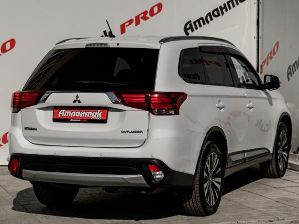 Mitsubishi Outlander III Рестайлинг 2 с пробегом 2015 года, цена 1 745 000 рублей, 235642 км, внедорожник, Автокод Объявления