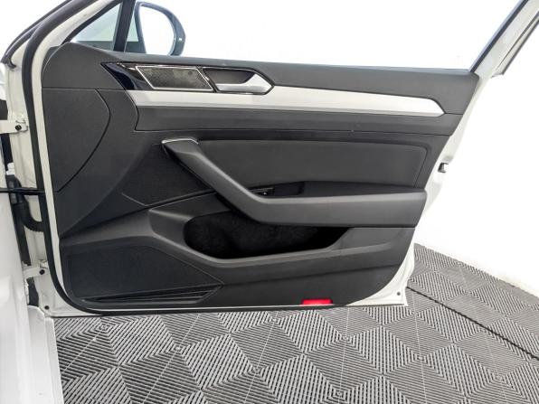 Volkswagen Passat B8 с пробегом 2019 года, цена 2 190 000 рублей, 116847 км, седан, Автокод Объявления