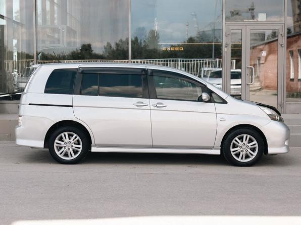 Toyota ISis I Рестайлинг с пробегом 2011 года, цена 1 280 000 рублей, 119487 км, компактвэн, Автокод Объявления