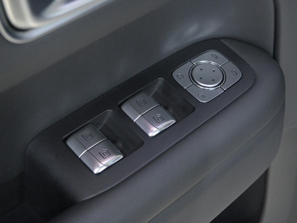 Li Auto (Lixiang) L6 I с пробегом 2024 года, цена 6 100 000 рублей, 19000 км, внедорожник, Автокод Объявления