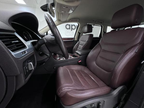 Volkswagen Touareg II с пробегом 2012 года, цена 2 399 000 рублей, 119230 км, внедорожник, Автокод Объявления