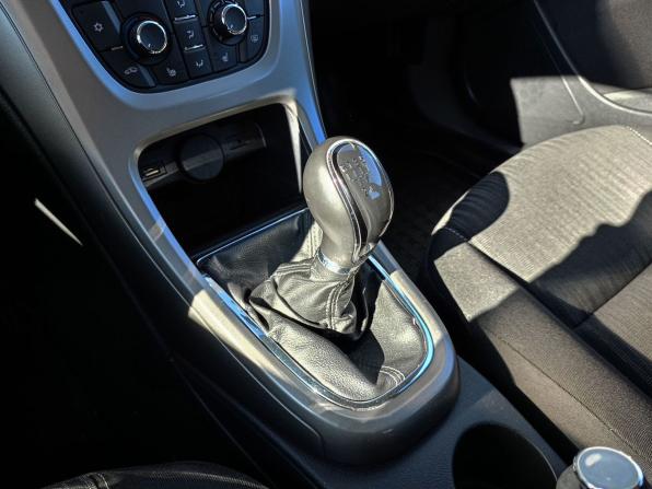 Opel Astra J Рестайлинг с пробегом 2012 года, цена 795 000 рублей, 107100 км, хэтчбек, Автокод Объявления