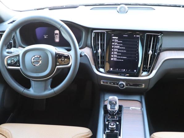 Volvo V60 Cross Country II с пробегом 2024 года, цена 6 560 000 рублей, 26500 км, универсал, Автокод Объявления