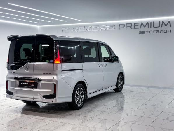 Honda Stepwgn V с пробегом 2016 года, цена 2 000 000 рублей, 135497 км, минивэн, Автокод Объявления