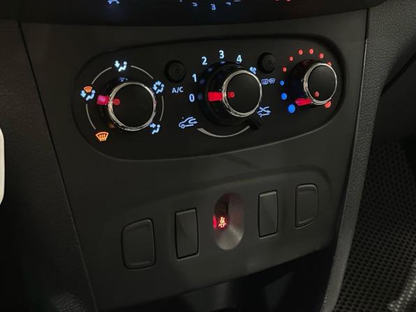 Renault Logan II Рестайлинг с пробегом 2020 года, цена 1 174 000 рублей, 44799 км, седан, Автокод Объявления