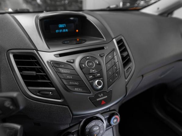 Ford Fiesta Mk6 Рестайлинг с пробегом 2016 года, цена 945 000 рублей, 106486 км, седан, Автокод Объявления