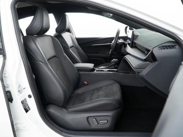 Toyota Camry IX (XV80) China Market с пробегом 2024 года, цена 3 642 999 рублей, 15555 км, седан, Автокод Объявления