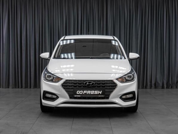 Hyundai Solaris II с пробегом 2017 года, цена 1 359 000 рублей, 80619 км, седан, Автокод Объявления