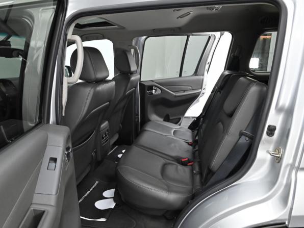 Nissan Pathfinder III Рестайлинг с пробегом 2010 года, цена 1 349 000 рублей, 177000 км, внедорожник, Автокод Объявления