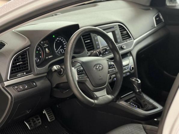 Hyundai Elantra VI (AD) с пробегом 2016 года, цена 1 495 000 рублей, 100938 км, седан, Автокод Объявления