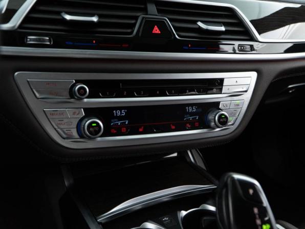 BMW 7 серии VI (G11/G12) Рестайлинг с пробегом 2019 года, цена 5 199 046 рублей, 128274 км, седан, Автокод Объявления
