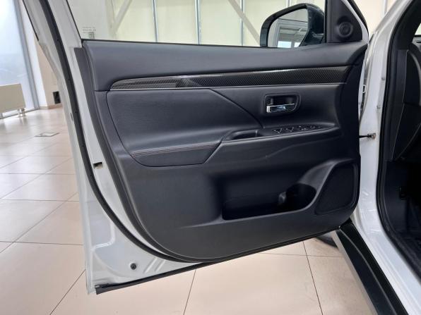 Mitsubishi Outlander III Рестайлинг 3 с пробегом 2020 года, цена 2 650 000 рублей, 63500 км, внедорожник, Автокод Объявления